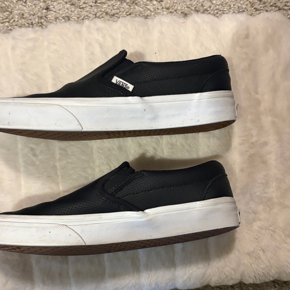Vans perf leather Women’s Classic Slip-On in Black/White - Picture 3 of 6